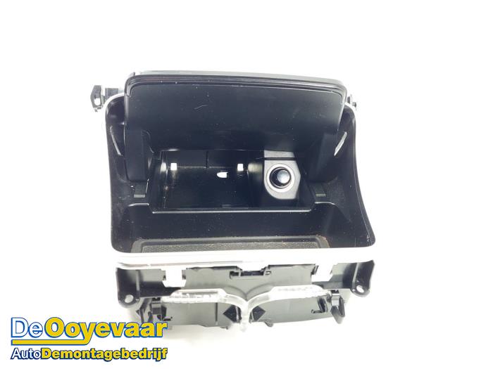 Storage compartment from a Mercedes-Benz C (W205) C-200 2.0 Turbo 16V 4-Matic 2014
