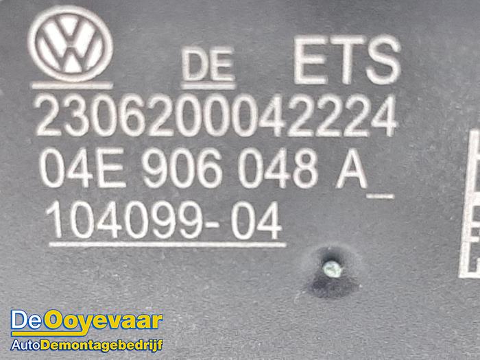 Camshaft adjuster from a Volkswagen Golf VIII (CD1) 1.5 eTSI 16V 2020