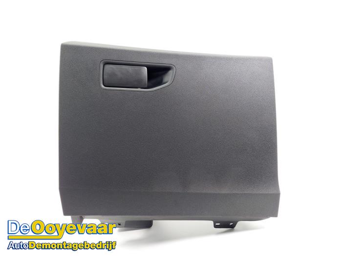 Begagnade Handskfack Peugeot 5008 II (M4/MC/MJ/MR) 1.2 12V e-THP PureTech 130 Pris € 25,00 Marginaltabell erbjuds av Autodemontagebedrijf De Ooyevaar