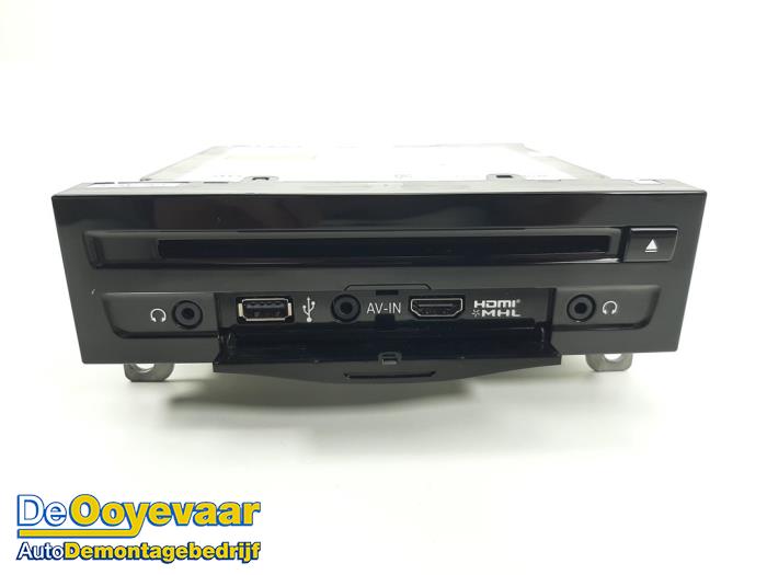 DVD player from a BMW M5 (G30/F90) M5 xDrive 4.4 V8 32V TwinPower Turbo 2017