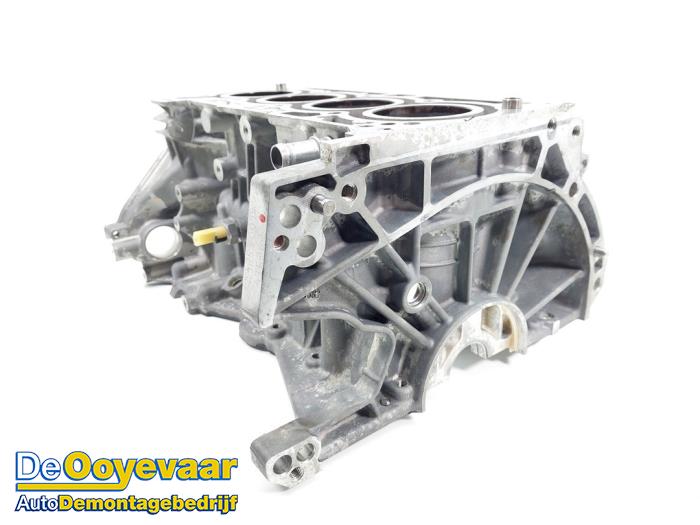 Engine crankcase from a Mercedes-Benz A (177.0) 1.3 A-180 Turbo 16V 2021