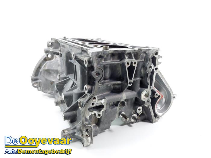 Engine crankcase from a Mercedes-Benz A (177.0) 1.3 A-180 Turbo 16V 2021
