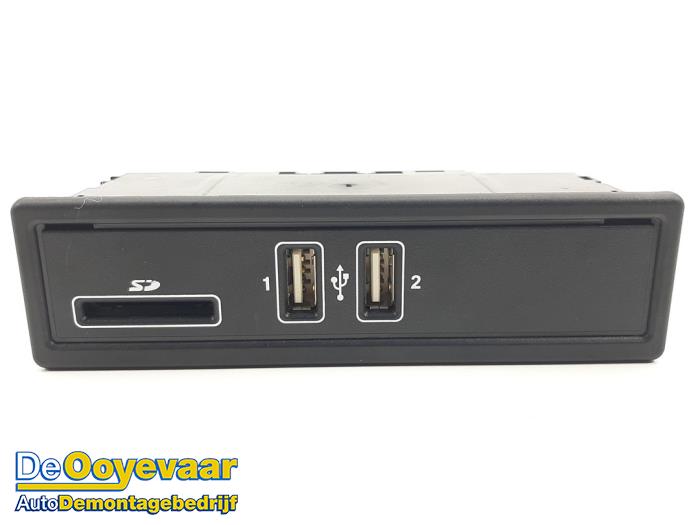Gebrauchte Kartenleser SD Mercedes C (W205) C-180 1.5 EQ Boost Preis € 39,99 Margenregelung angeboten von Autodemontagebedrijf De Ooyevaar