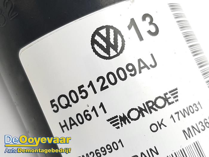 Rear shock absorber, left from a Volkswagen Golf VII (AUA) 2.0 GTD 16V 2017