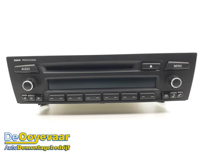 Radio from a BMW X1 (E84) sDrive 18d 2.0 16V 2012
