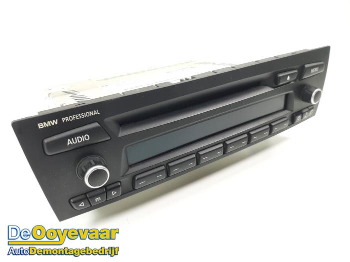 Radio from a BMW X1 (E84) sDrive 18d 2.0 16V 2012