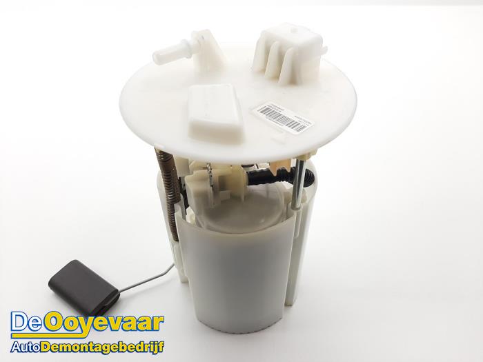 Gebrauchte Kraftstoffpumpe Elektrisch Renault Twingo III (AH) 1.0 SCe 70 12V Preis € 19,99 Margenregelung angeboten von Autodemontagebedrijf De Ooyevaar