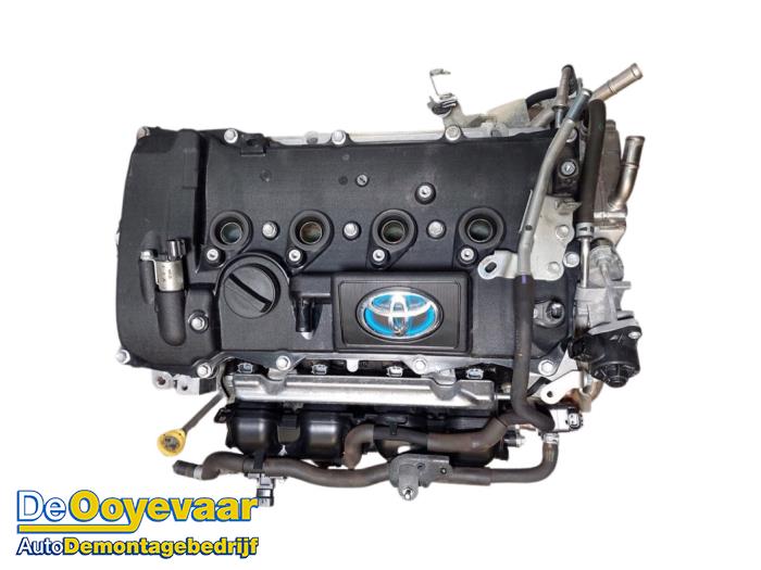 Engine from a Toyota C-HR (X1,X5) 1.8 16V Hybrid 2017