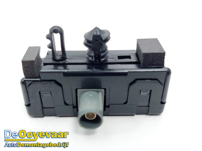 Używane Antena Bluetooth Landrover Range Rover Velar (LY) 2.0 16V P300 AWD Cena € 9,99 Procedura marży oferowane przez Autodemontagebedrijf De Ooyevaar