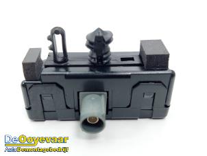 Używane Antena Bluetooth Landrover Range Rover Velar (LY) 2.0 16V P250 AWD Cena € 14,98 Procedura marży oferowane przez Autodemontagebedrijf De Ooyevaar