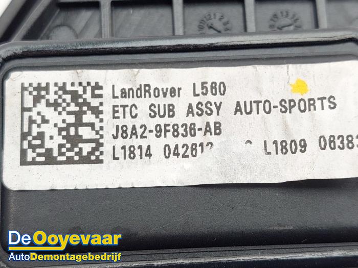 Accelerator pedal from a Land Rover Range Rover Velar (LY) 2.0 16V P250 AWD 2019