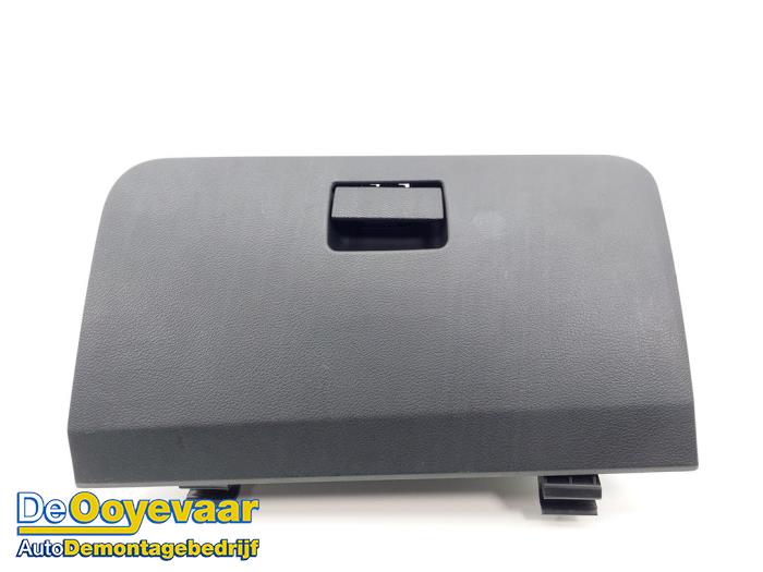 Begagnade Handskfack Suzuki Baleno (EW/FW) 1.2 Dual Jet 16V Pris € 25,00 Marginaltabell erbjuds av Autodemontagebedrijf De Ooyevaar