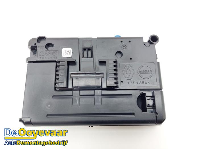 Używane Modul Bluetooth Renault Megane IV Estate (RFBK) 1.3 TCE 160 16V Cena € 75,00 Procedura marży oferowane przez Autodemontagebedrijf De Ooyevaar