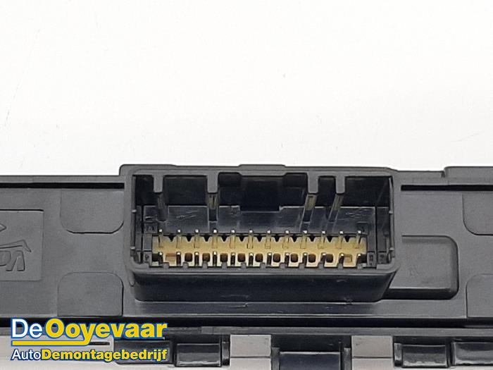 Start/Stopp Schalter van een Renault Megane IV Estate (RFBK) 1.3 TCE 160 16V 2021