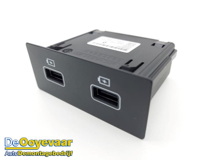 Module USB from a Renault Megane IV Estate (RFBK) 1.3 TCE 160 16V 2021