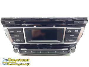 Usagé Radio/Lecteur CD Hyundai i20 (GBB) 1.4i 16V Prix € 149,99 Règlement à la marge proposé par Autodemontagebedrijf De Ooyevaar