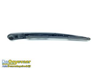 Used Rear wiper arm Hyundai i20 (GBB) 1.4i 16V Price € 29,98 Margin scheme offered by Autodemontagebedrijf De Ooyevaar