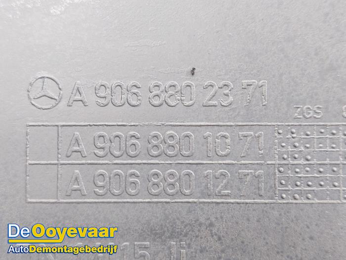 Element zderzaka lewy tyl z Mercedes-Benz Sprinter 3t (906.61) 213 CDI 16V 2011