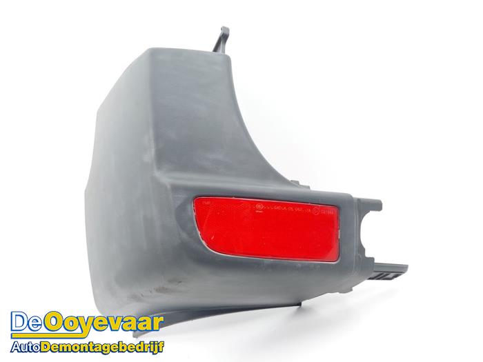 Rear bumper corner trim