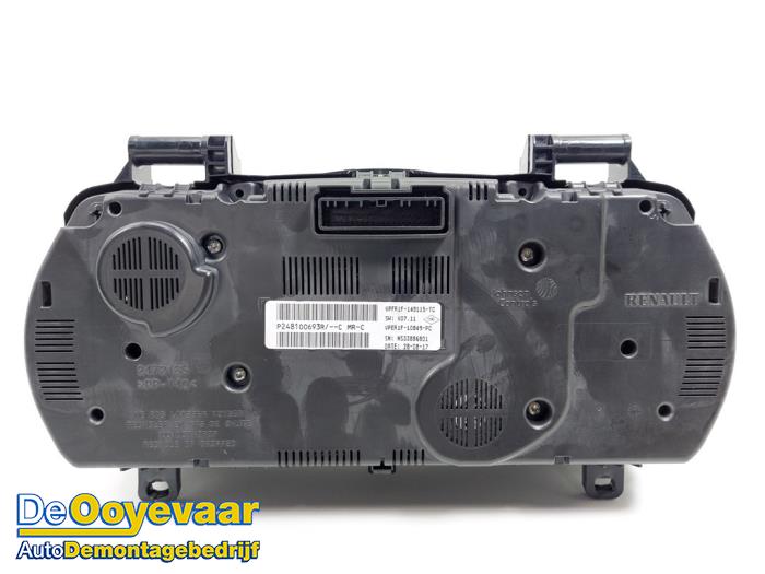 Instrument panel from a Renault Megane IV Estate (RFBK) 1.5 Energy dCi 110 2017