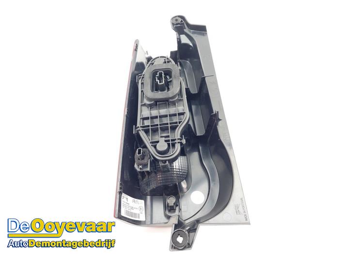 Luz trasera derecha Opel Combo Cargo 1.5 CDTI 100 - 9820554880 OSPOCK