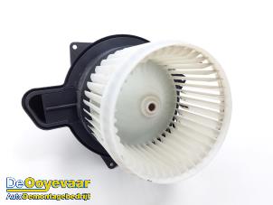 Usados Motor de ventilador de calefactor Fiat Panda (312) 0.9 TwinAir 65 Precio € 24,99 Norma de margen ofrecido por Autodemontagebedrijf De Ooyevaar