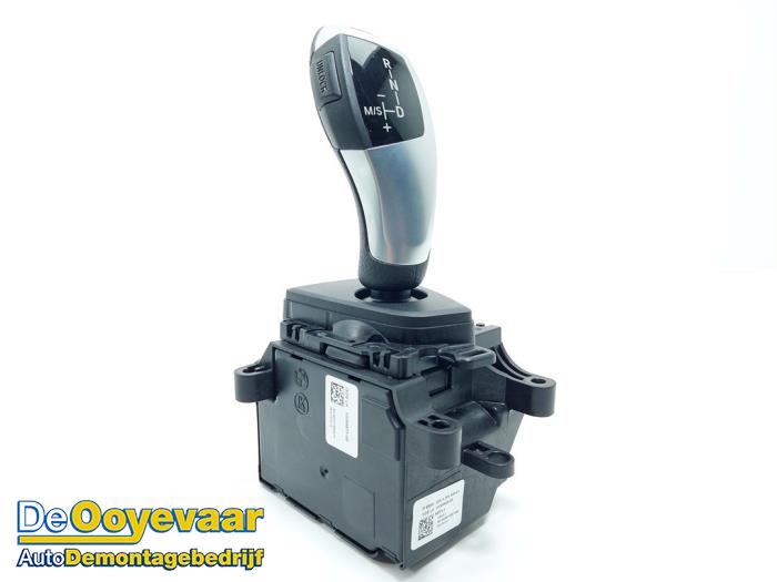 Automatic gear selector from a BMW 1 serie (F21) 116i 1.6 16V 2013
