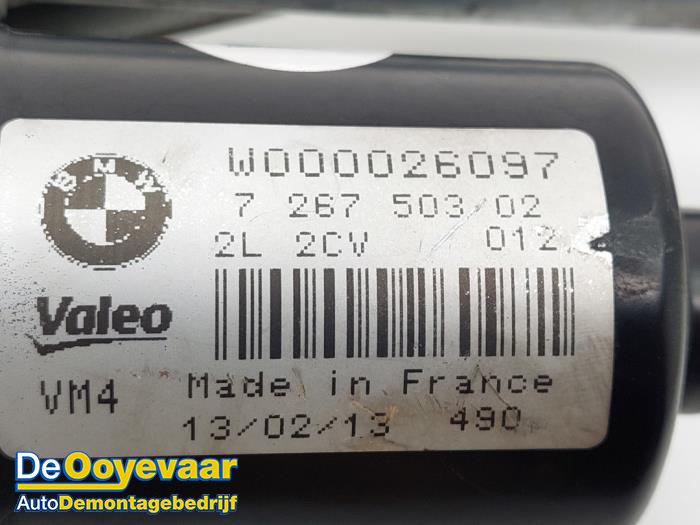Wiper motor + mechanism from a BMW 1 serie (F21) 116i 1.6 16V 2013