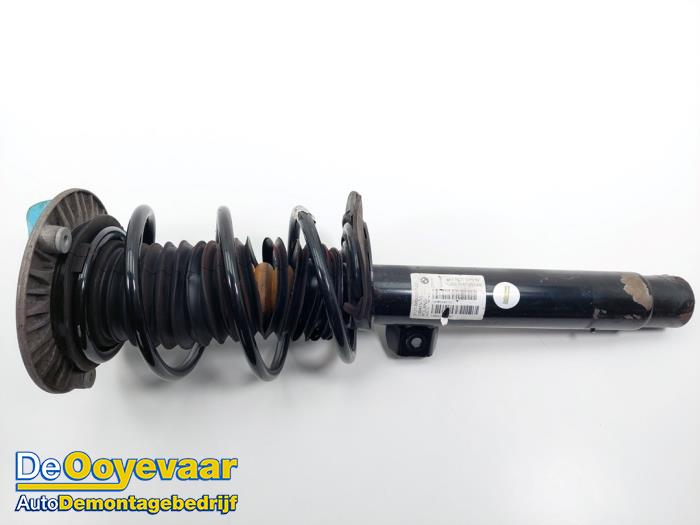 Front shock absorber rod, right from a BMW 1 serie (F21) 116i 1.6 16V 2013