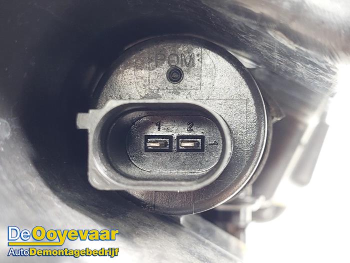 Scheibensprühertank vorne van een Porsche Macan (95B) 3.0 S Diesel V6 24V 2015