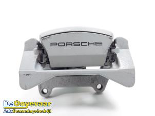 Usagé Etrier de frein arrière droit Porsche Macan (95B) 3.0 S Diesel V6 24V Prix € 174,99 Règlement à la marge proposé par Autodemontagebedrijf De Ooyevaar