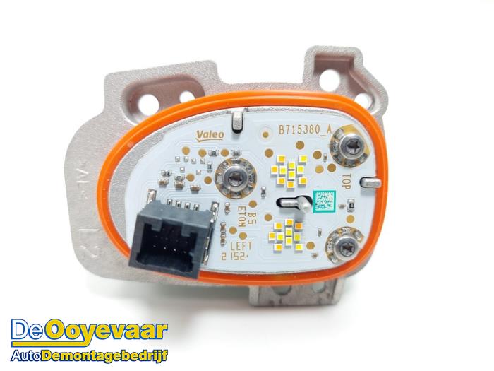 Używane Lampa LED Lynk &amp; Co 01 1.5 PHEV Cena € 69,99 Procedura marży oferowane przez Autodemontagebedrijf De Ooyevaar