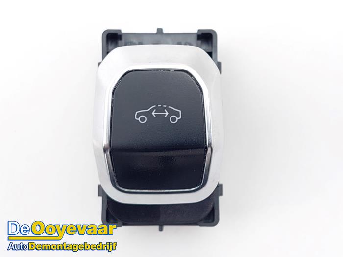 Używane Przelacznik szyberdachu Lynk &amp; Co 01 1.5 PHEV Cena € 19,99 Procedura marży oferowane przez Autodemontagebedrijf De Ooyevaar