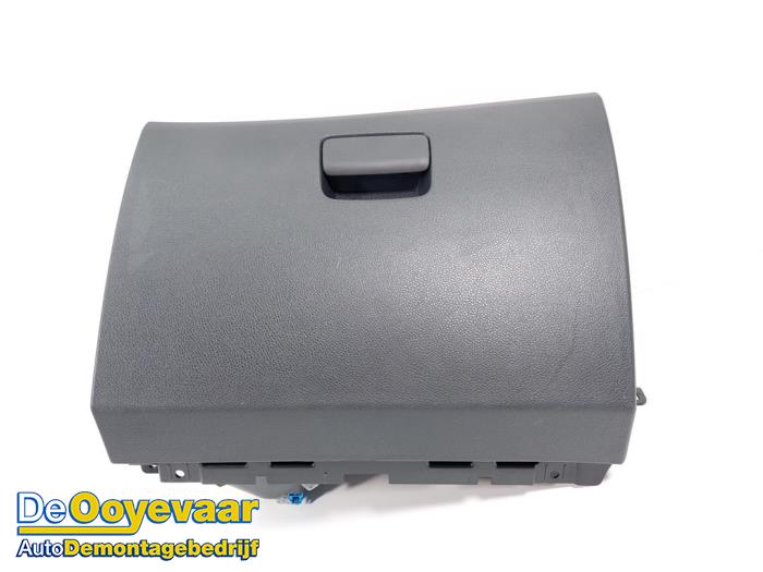 Begagnade Handskfack Mercedes GLA (156.9) 1.6 180 16V Pris € 39,99 Marginaltabell erbjuds av Autodemontagebedrijf De Ooyevaar