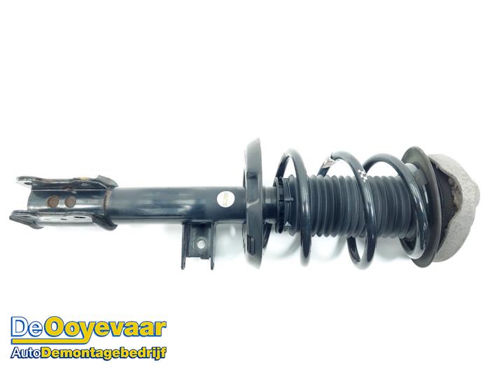 Front shock absorber rod, right from a Mercedes-Benz GLA (156.9) 1.6 200 16V 2015