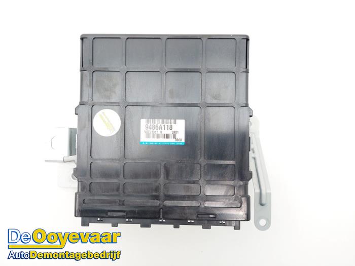 Steuergerät-Hybrid-Batterie van een Mitsubishi Outlander (GF/GG) 2.0 16V PHEV 4x4 2015
