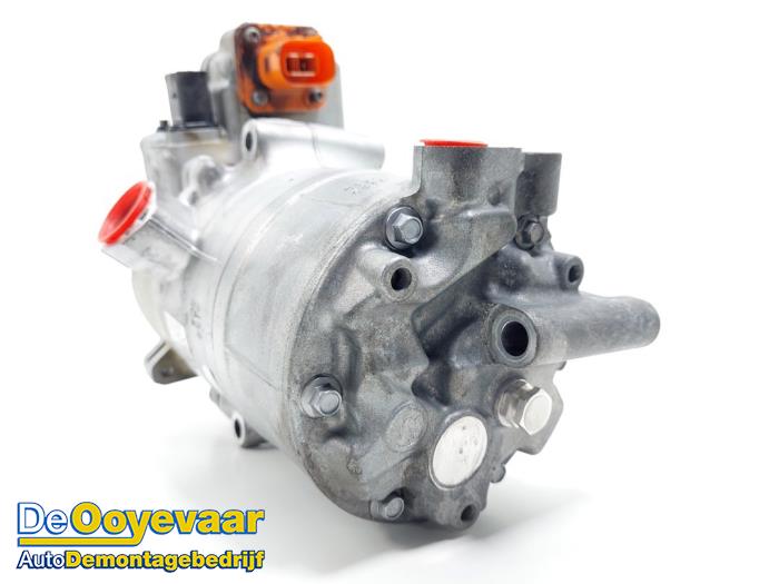 Usagé Compresseur de clim Porsche Taycan (Y1A) 4S Prix € 499,99 Règlement à la marge proposé par Autodemontagebedrijf De Ooyevaar