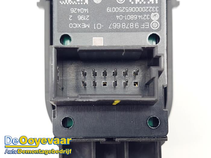 Interruptor de freno de mano de un MINI Countryman (F60) 1.5 TwinPower Turbo 12V Cooper SE ALL4 2022