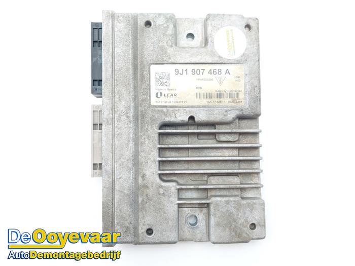 Używane Modul gateway Porsche Taycan (Y1A) 4S Cena € 369,99 Procedura marży oferowane przez Autodemontagebedrijf De Ooyevaar