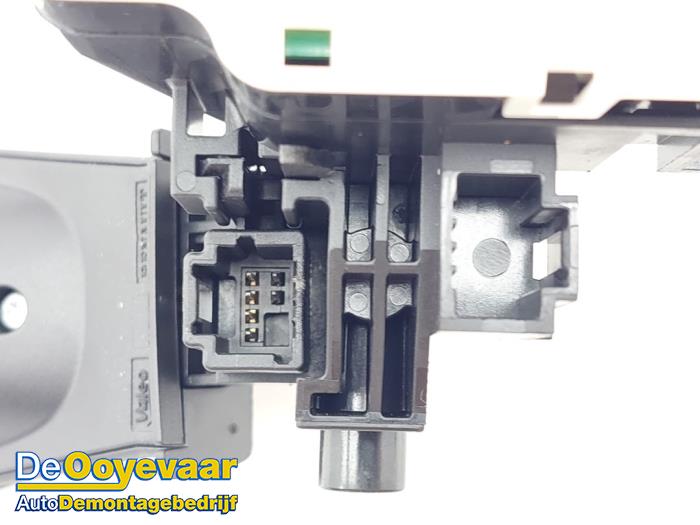 Interruptor combinado columna de dirección de un Renault Megane IV Estate (RFBK) 1.5 Energy dCi 110 2018