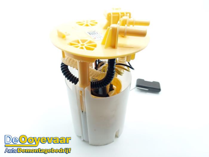 Electric fuel pump from a Renault Megane IV Estate (RFBK) 1.5 Energy dCi 110 2018