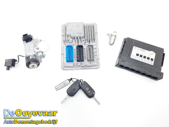 Used Ignition lock + computer Opel Astra K Sports Tourer 1.4 Turbo 16V Price € 349,99 Margin scheme offered by Autodemontagebedrijf De Ooyevaar
