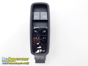 Gebrauchte Elektrisches Fenster Schalter Porsche Taycan (Y1A) 4S Preis € 99,99 Margenregelung angeboten von Autodemontagebedrijf De Ooyevaar