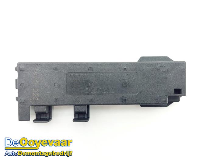 Używane Keyless Entry-Antena Porsche Taycan (Y1A) 4S Cena € 9,99 Procedura marży oferowane przez Autodemontagebedrijf De Ooyevaar