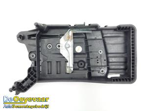 Gebrauchte Batterieträger Audi Q3 (F3B) 1.5 35 TFSI 16V Mild Hybrid Preis € 19,99 Margenregelung angeboten von Autodemontagebedrijf De Ooyevaar