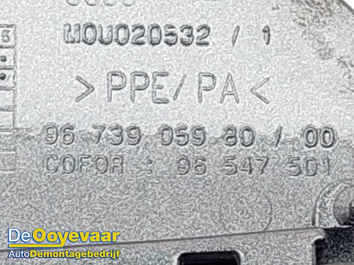 Clapet réservoir d'un Peugeot 208 I (CA/CC/CK/CL) 1.2 Vti 12V PureTech 82 2016