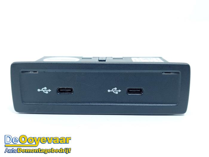 Usagé Module USB Mercedes A-Klasse AMG (177.0) 2.0 A-35 AMG Turbo 16V 4Matic Prix € 9,99 Règlement à la marge proposé par Autodemontagebedrijf De Ooyevaar