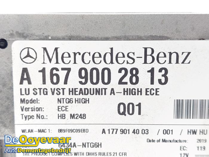 Unidad de control multimedia de un Mercedes-AMG A-Klasse AMG (177.0) 2.0 A-35 AMG Turbo 16V 4Matic 2019