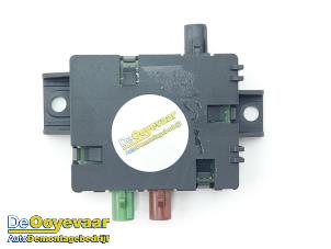 Usados Amplificador de antena Mercedes C (W205) C-300 CDI 2.2 BlueTEC Hybrid, C-300 h 16V Precio € 9,99 Norma de margen ofrecido por Autodemontagebedrijf De Ooyevaar