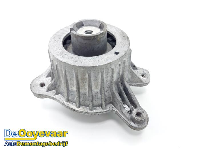 Usagé Support moteur Mercedes C Estate (S205) C-200d 2.2 16V Prix € 15,00 Règlement à la marge proposé par Autodemontagebedrijf De Ooyevaar